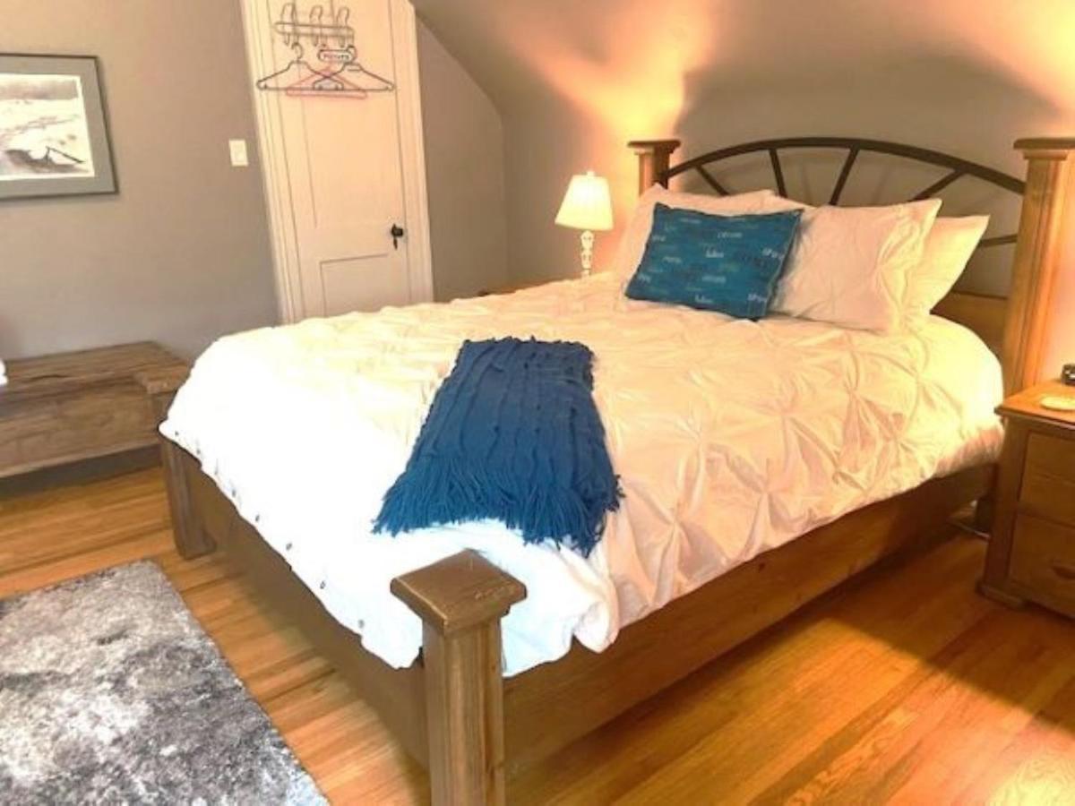 Cottage On Caledonia Bed & Breakfast Стратфорд Экстерьер фото