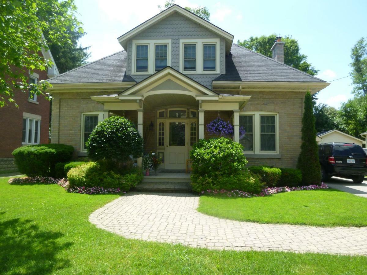 Cottage On Caledonia Bed & Breakfast Стратфорд Экстерьер фото
